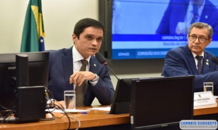 Planos de saúde alegam 'explosão' de despesas em 2021 e preveem reajuste de 16% neste ano