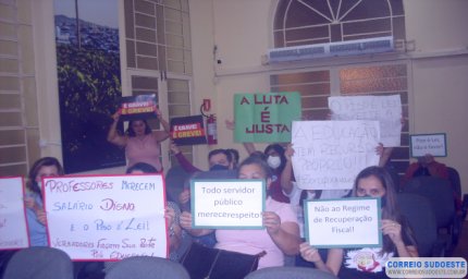 Greve dos professores foi tema dos intermináveis discursos na Câmara Municipal