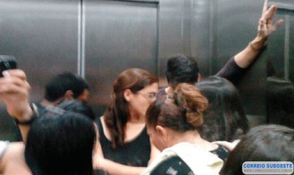 Aposentada deve indenizar vizinho por ofensa em elevador