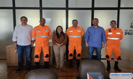 Comandantes da 1ª Companhia Independente e do Pelotão de Guaxupé visitam Prefeitura de Guaxupé