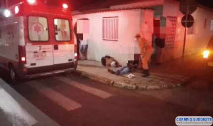 Batida entre carro e moto em Guaxupé