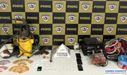 Polícia Militar aprende 57 pedras de crack e prende dois homens por tráfico de drogas e receptação em Guaxupé