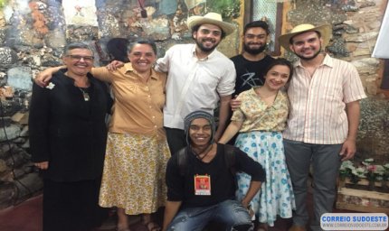 Tramas e Dramas, Dona Rosa e Passarim participam de festivais de teatro em Minas Gerais