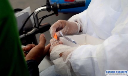 MAIS DE UM ANO DE PANDEMIA E AS PESSOAS AINDA CONFUNDEM QUAIS TESTES PODEM SER FEITOS EM FARMÁCIA