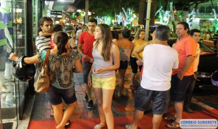 ACIG DIVULGA HORÁRIO DO COMÉRCIO PARA O NATAL