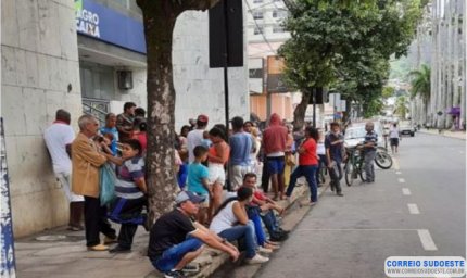Procon-MG multa Caixa por filas extensas em agência de Caratinga