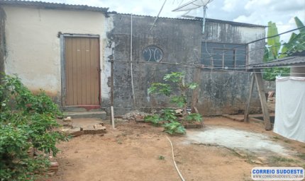 Cuidadora pede material de construção para poder reformar imóvel e cuidar dos pais