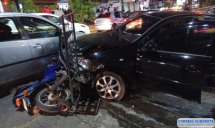 MOTORISTA QUE CAUSOU ACIDENTE NA GRANDE AVENIDA NÃO É HABILITADO
