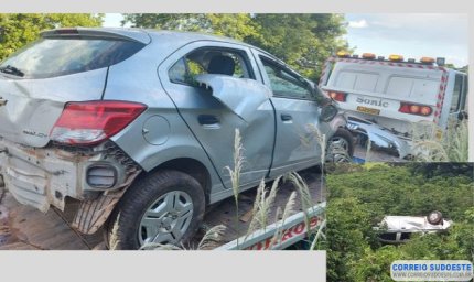 Enfermeira capota carro em Muzambinho