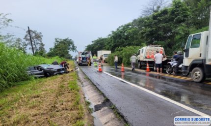 Acidente em Passos interdita rodovia por mais de duas horas