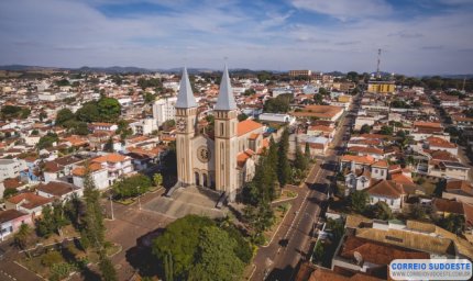 População de Guaxupé cresce lentamente, aponta Censo 2022; dados de cartórios revelam dinâmica demográfica