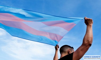 O QUE É TRANSFOBIA E COMO COMBATÊ-LA? ENTENDA!