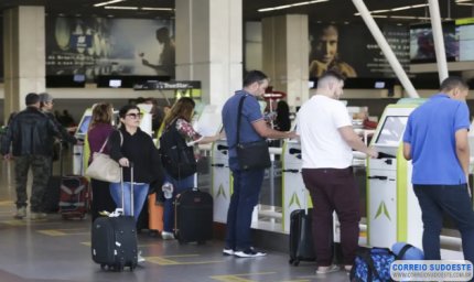 Aposentados poderão comprar passagem aérea por até R$ 200 cada trecho