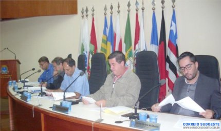 CÂMARA MUNICIPAL RECUA E NÃO VOTA RECOMPOSIÇÃO DOS SUBSÍDIOS DE VEREADORES