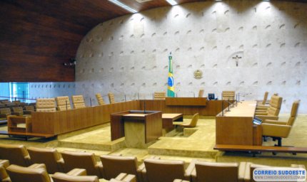 STF derruba aumento de salário de servidores de Minas