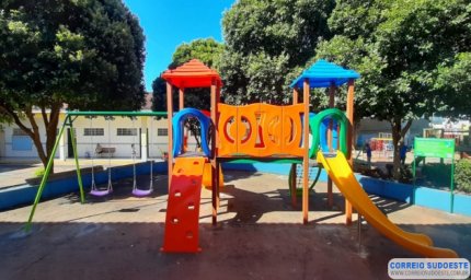 Pré-Escolas municipais de Guaxupé recebem playgrounds