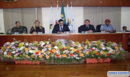 Câmara Municipal entrega títulos à personalidades