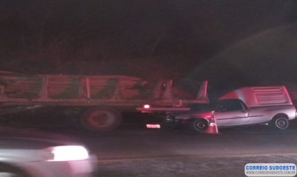 CAMINHÃO PARADO NA PISTA CAUSA ACIDENTE