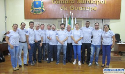 Vereadores ‘vestem’ a camiseta da Escola do Legislativo