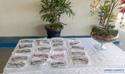 PREFEITURA DE CABO VERDE ENTREGA ÓCULOS PARA ALUNOS