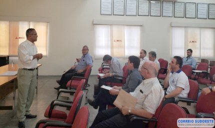 Autoridades se reunem em Guaxupé para discutir melhorias no atendimento ao Contribuinte