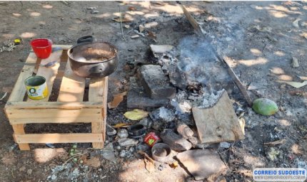 Moradores de rua são flagrados comendo animal morto em Guaxupé