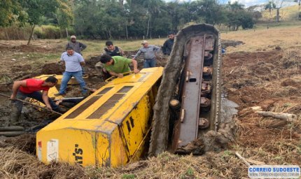 Tratorista morre após descontrole de retroescavadeira