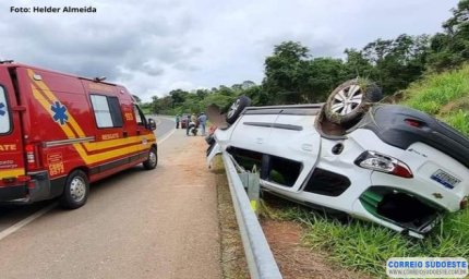 Família de Nova Resende sofre acidente em rodovia durante feriado