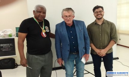 Conferência discutiu impactos da tecnologia na mente das crianças e dos adolescentes
