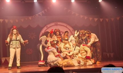 Teatro de Guaxupé é premiado em festival nacional de artes cênicas