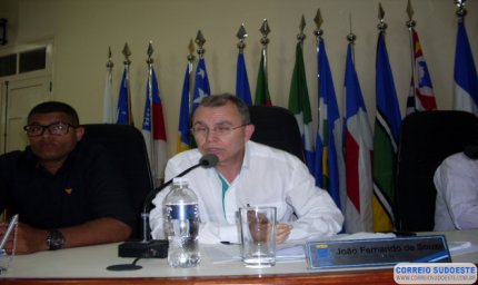 Caso inédito, vereador vota contra moção de aplauso