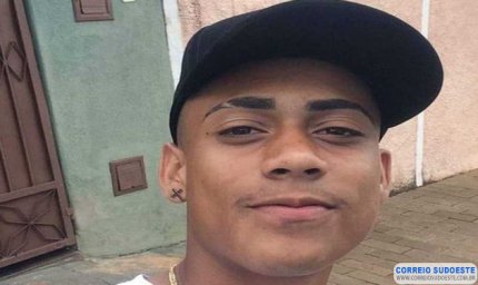 Jogador de 19 anos morre após passar mal em partida de futebol