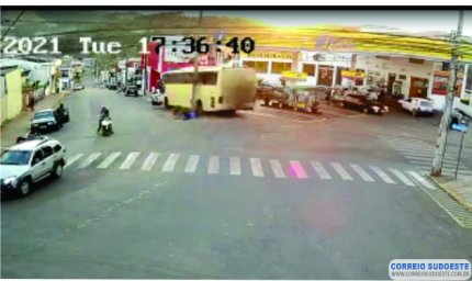 ÔNIBUS COM PASSAGEIROS DO MARANHÃO SE ACIDENTA EM JURUAIA