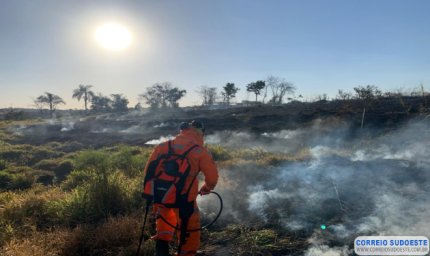 BOMBEIROS ATUAM EM VÁRIOS FOCOS DE QUEIMADA EM GUAXUPÉ