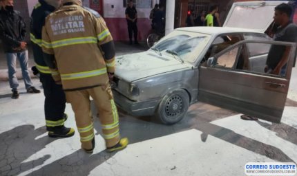 CARRO PEGA FOGO NA GRANDE AVENIDA