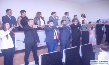 Presidente nacional da OAB homenageia ex-diretores da subseção de Guaxupé