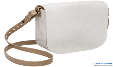 O plástico como você nunca viu: Melissa lança novidades com textura snake