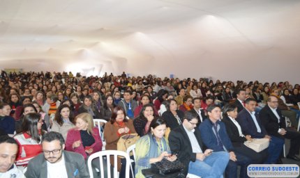 8º CONGRESSO DE EDUCAÇÃO DA AMOG RECEBE MAIS DE 700 PROFESSORES E AGENTES PÚBLICOS