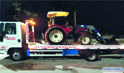 TRATOR ROUBADO DURANTE ASSALTO É RECUPERADO EM JURUAIA