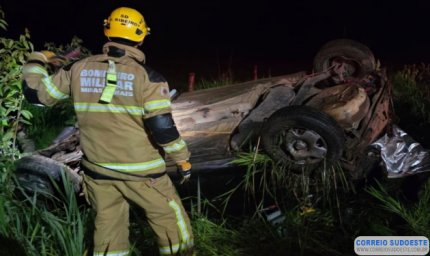 Capotamento deixa quatro mulheres feridas na madrugada de domingo