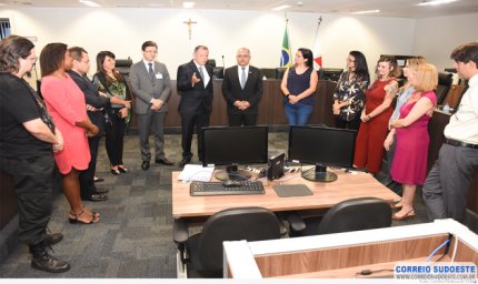 Grupo elabora normas para acolher população prisional LGBT