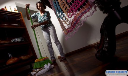 Empregado doméstico passa a receber até sétimo dia de cada mês