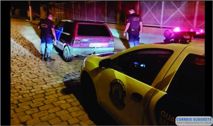 Mais um veículo é furtado e abandonado