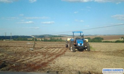 USO DE MÁQUINAS AGRÍCOLAS EXIGE ATENÇÃO REDOBRADA COM A REDE ELÉTRICA