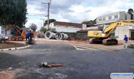 Semáforos serão desligados nesta segunda-feira