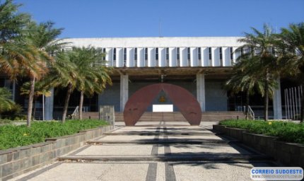 ESTADO RECRUTARÁ VOLUNTÁRIOS E APOSENTADOS CONTRA COVID-19