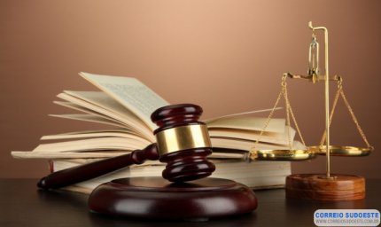 Mantida justa causa de trabalhador que desferiu socos em armário da empresa em momento de fúria