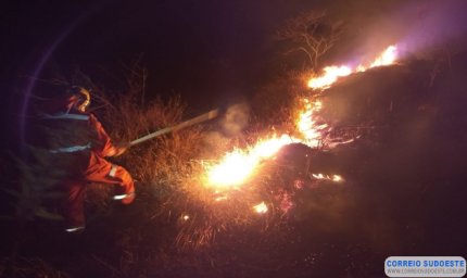 INCÊNDIO DESTRÓI VÁRIOS HECTARES DE VEGETAÇÃO NO MUNICÍPIO DE GUAXUPÉ