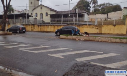 Moradores do Taboão reclamam novamente do descaso da prefeitura em relação a lixo