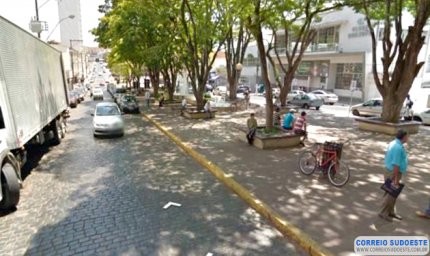 Vereador propõe mudança de pontos de táxis